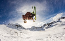 足彩网官方网站|美媒深度解析，杨瀚森首发实力成球队风向标，罗威去留悬于一线，里斯出场机会面临压缩