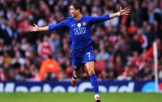 足彩网首页-勒布朗·詹姆斯宝刀未老，无球顺下双手暴扣震撼NBA赛场