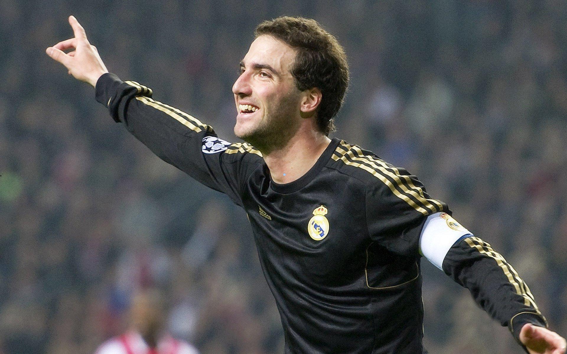 英足总重罚切尔西15万英镑，球迷投掷水瓶事件敲响赛场安全警钟